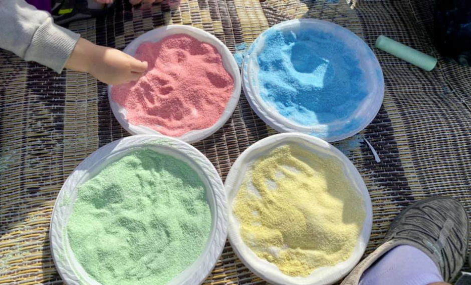 איך מכינים חול צבעוני?