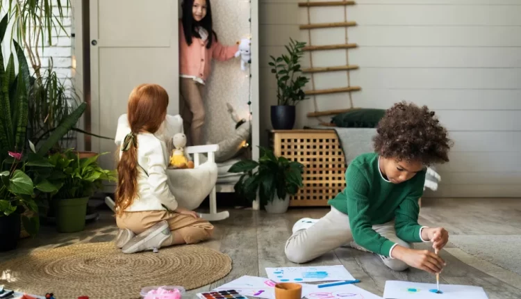 פעילויות בבית עם הילדים. תמונת אילוסטרציה